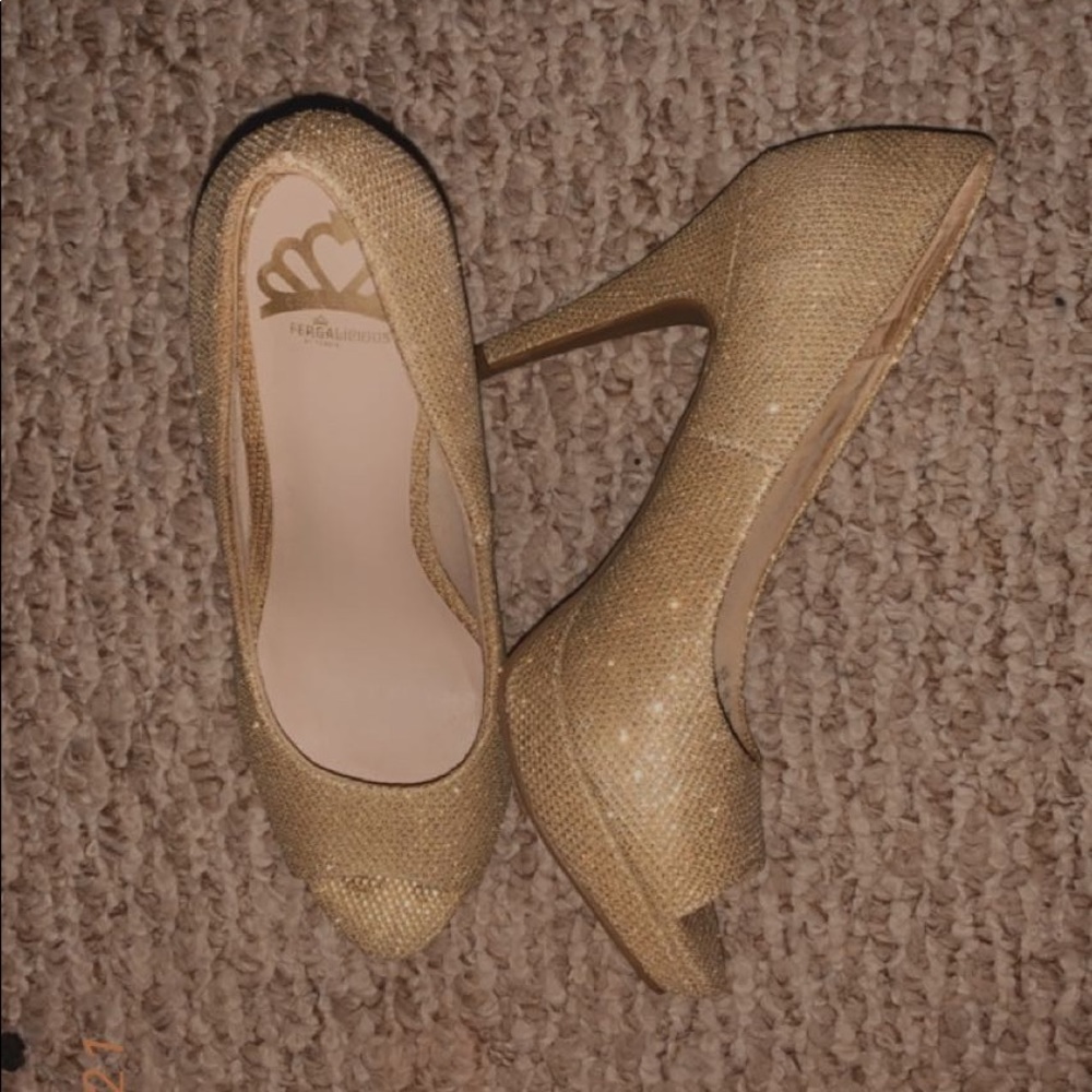 Golden pumps